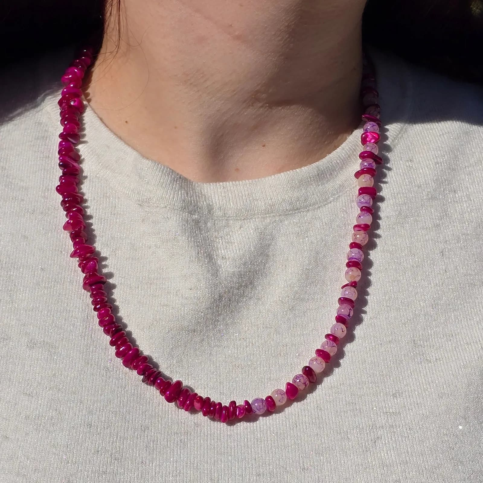 Κολιέ "Fuchsia Energy" με Κοχύλι & Ακρυλικές Χάντρες