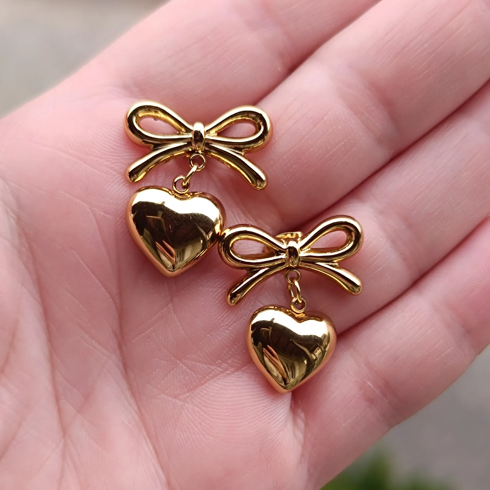 Σκουλαρίκια «Golden Bow & Heart Drops»