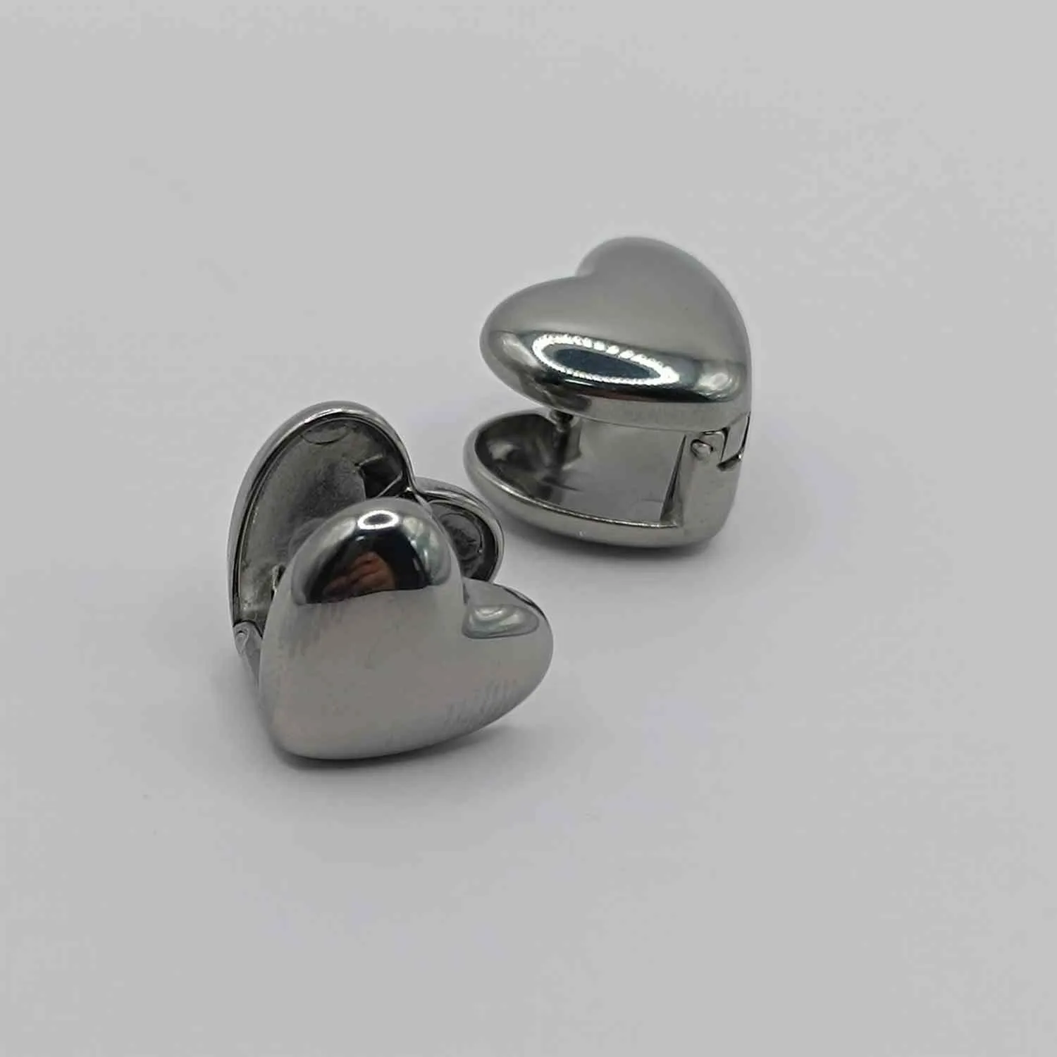 Σκουλαρίκια «Twin Hearts» – Ασημένιο Ατσάλι Διπλής Όψης